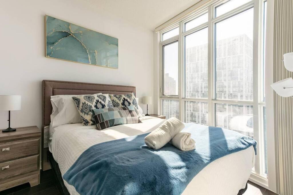 Guestic At Cityplace - Lake View & One Free Parking Toronto Esterno foto